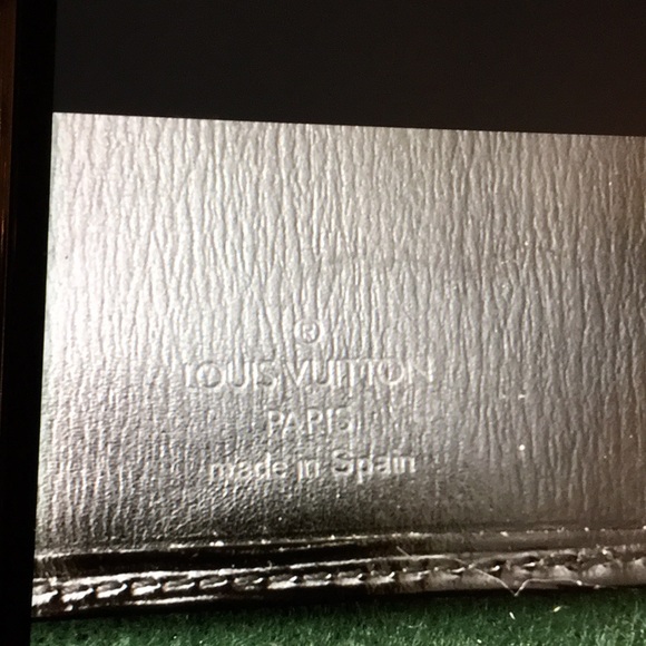 Long Bifold Louis Vuitton Wallet - Picture 5 of 5
